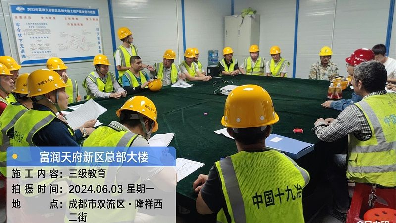 在选择初级中级会计联报培训课程时，需要注意以下几点：