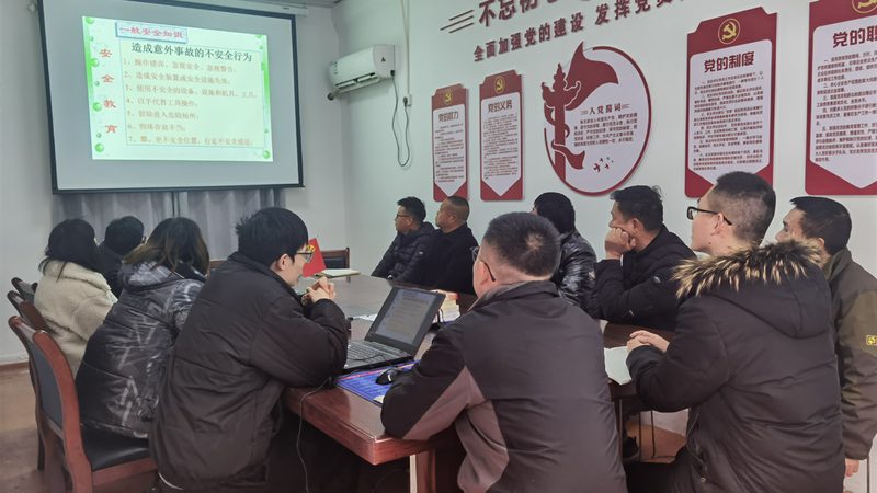 确认资格后，接下来就是准备报名材料。以下是一份2025年成人高考报名材料清单：